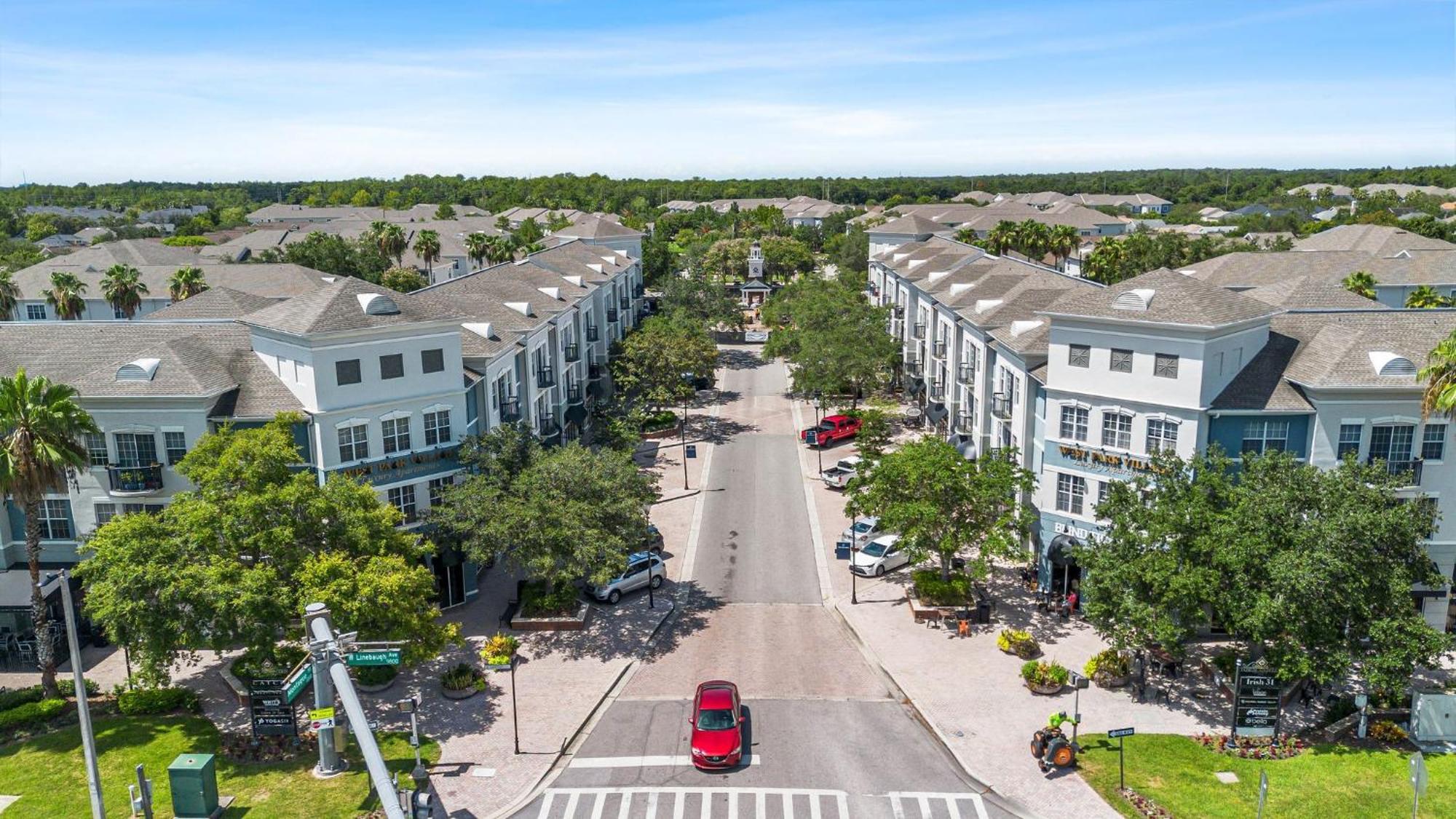 Apartment Chic 2br2ba- Minutes To Airport & Westchase #3 *
