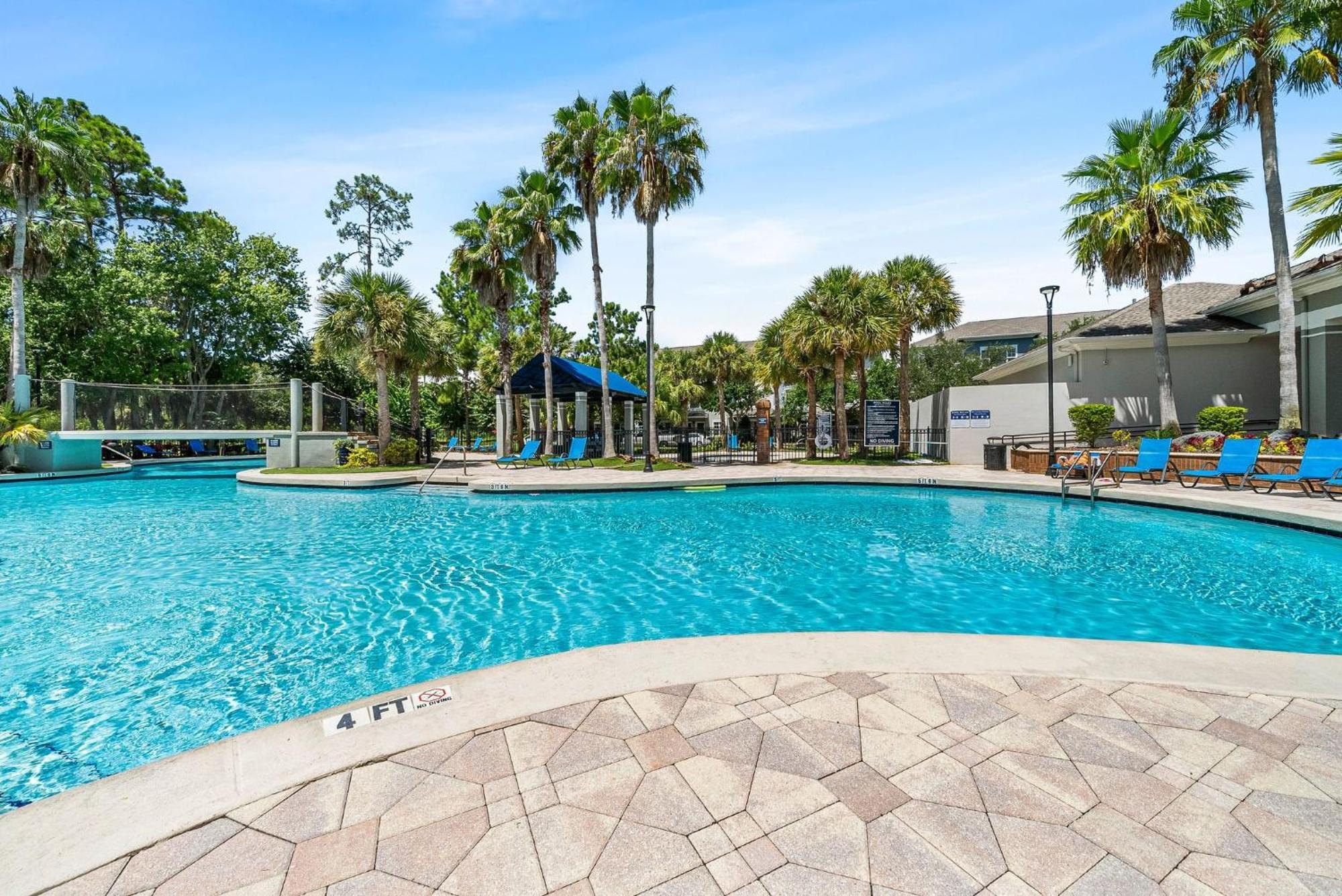 Apartment Chic 2br2ba- Minutes To Airport & Westchase #3