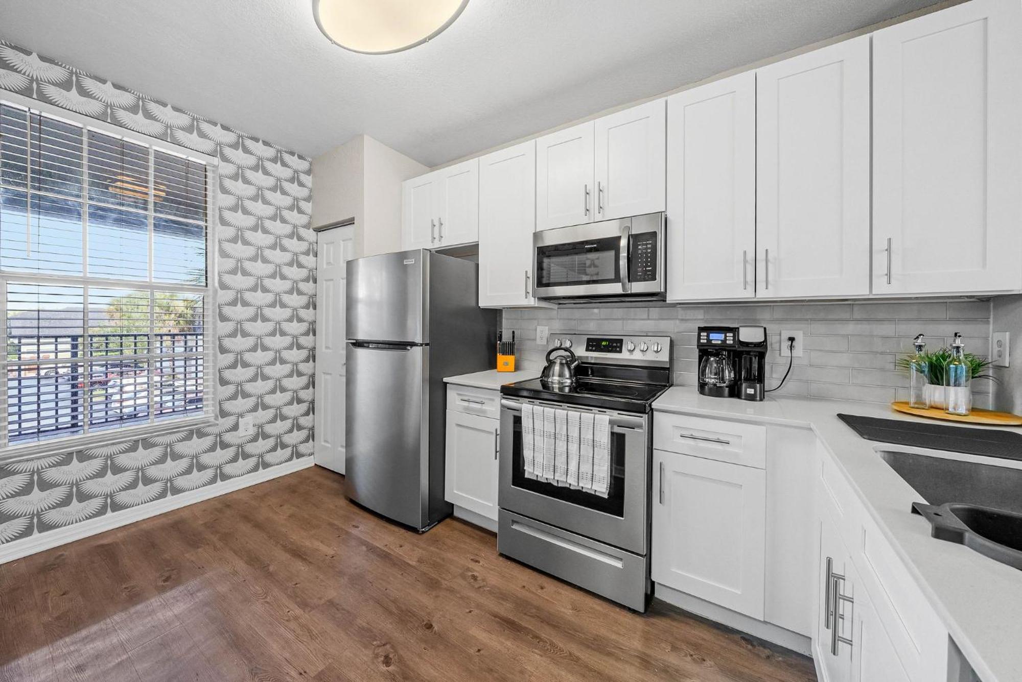 Chic 2br2ba- Minutes To Airport & Westchase #3 Apartment *