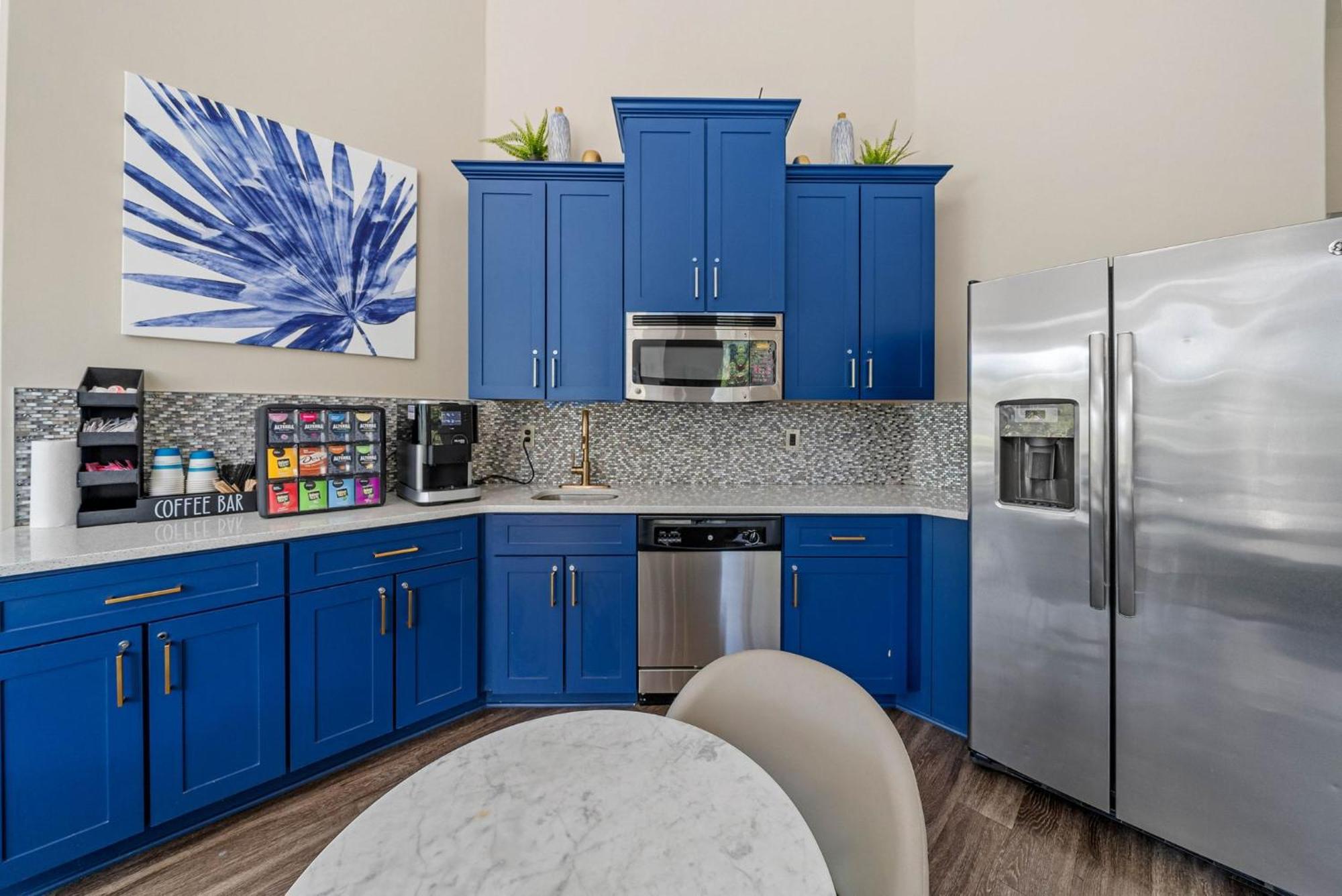Chic 2br2ba- Minutes To Airport & Westchase #3 Apartment *