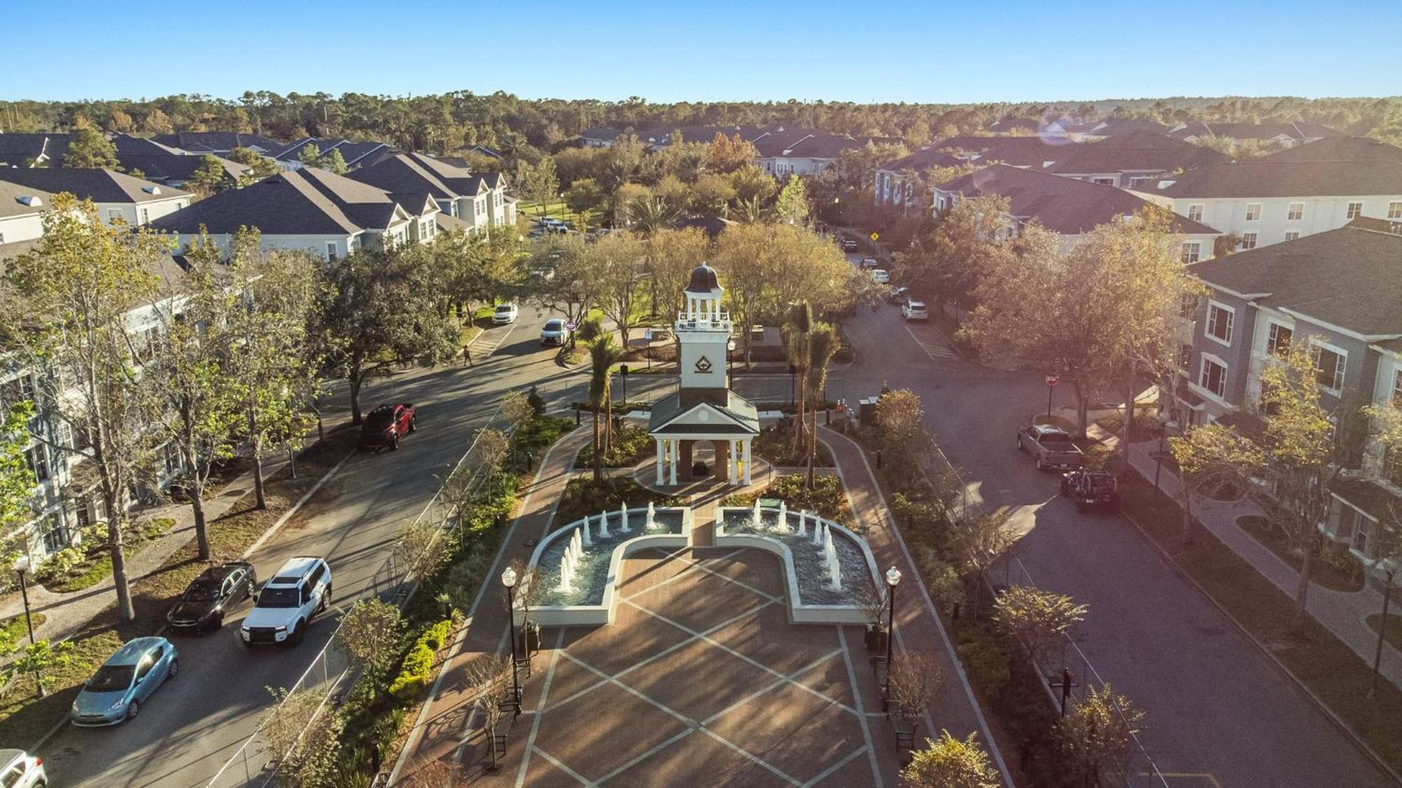 Chic 2br2ba- Minutes To Airport & Westchase #3 *