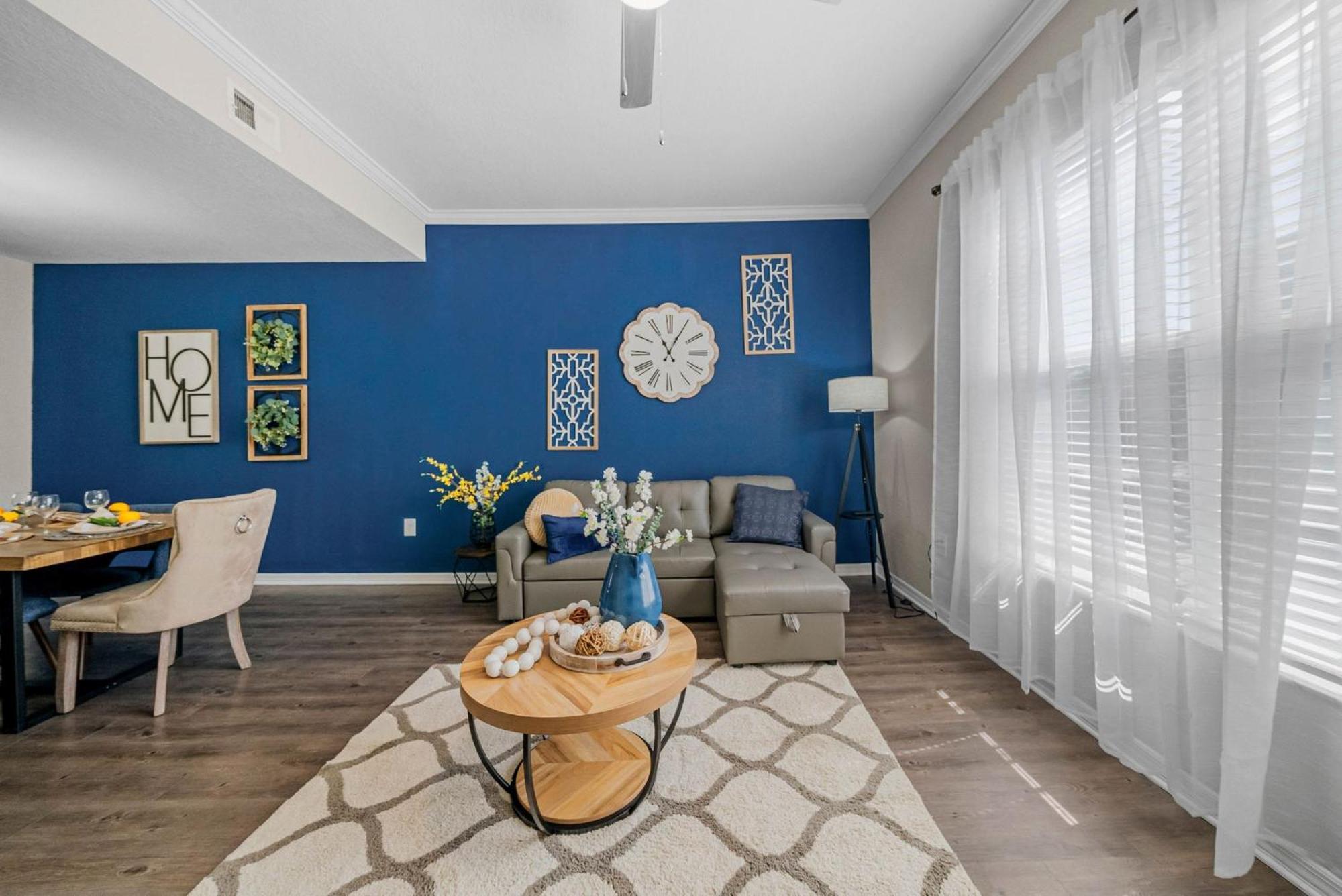 Chic 2br2ba- Minutes To Airport & Westchase #3 *