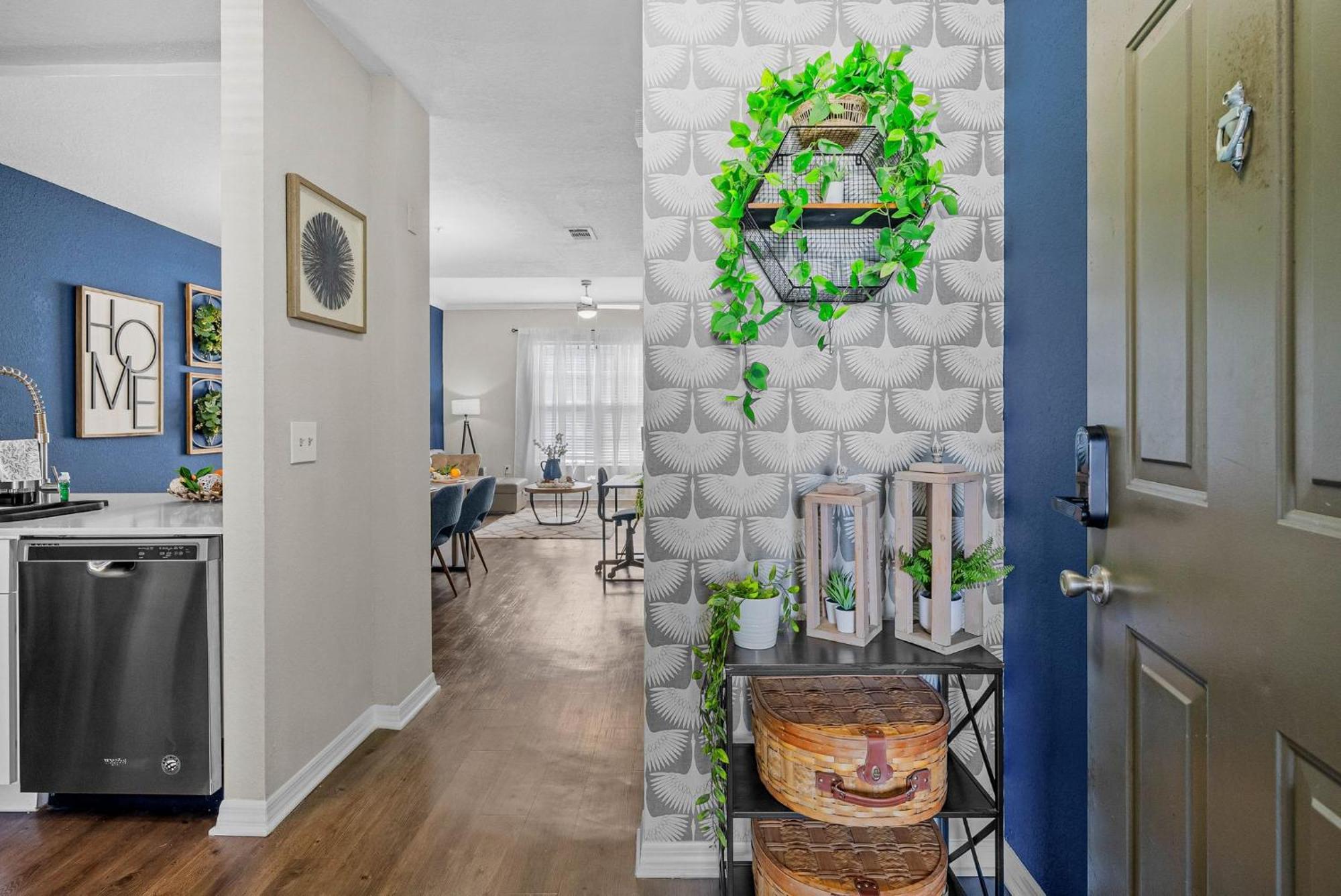 Chic 2br2ba- Minutes To Airport & Westchase #3 Apartment